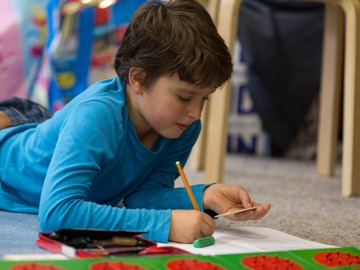 SchülerInnen an der Montessori-Schule